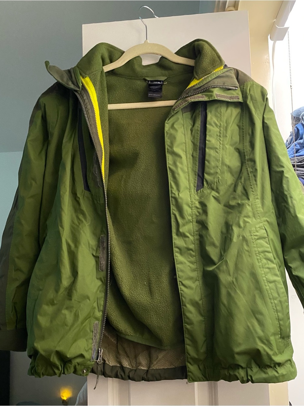 The North Face Boy's hyvent Jacket, Size L Green Camo